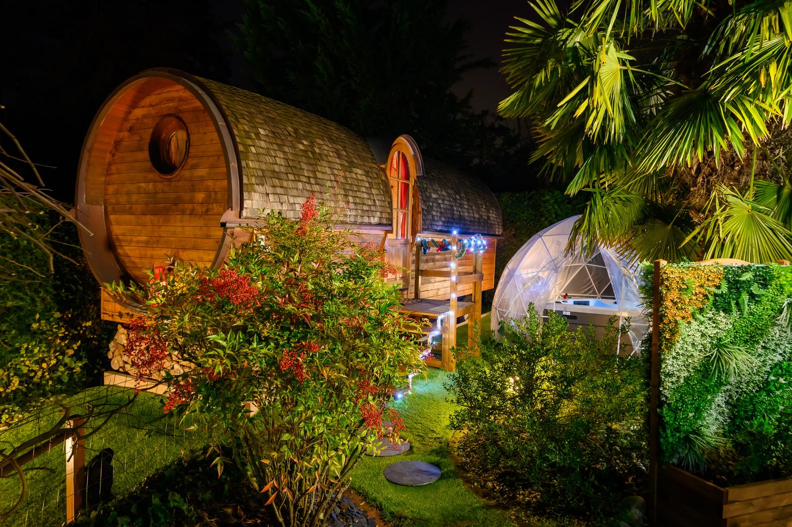 Blaincourt-les-Précy : la Roulotte Romantique, le spa et l'extérieur  04