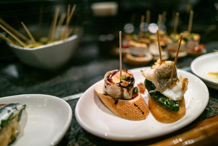 Tapas apéritif toast - iStock-1921381152