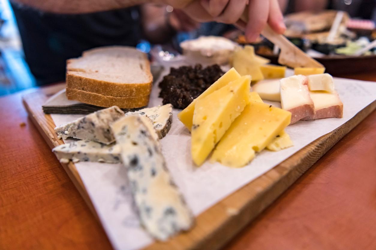 iStock-1063834594 plateau planche de fromages